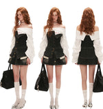 胸元を包み込むスリムフィットデニムスカート