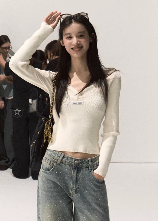 korean soft knit long sleeve top, cotton slim base top women, minimal layering knitwear, korean pure cotton inner top, seoul style slim fit knitwear, soft touch cotton long sleeve tee, minimalist base knit korea, daily layering outfit women, light knit top for autumn, korean skin-friendly cotton knit, elegant soft base top, women slim inner knitwear, breathable cotton long sleeve, cozy korean layering top, feminine minimal knit top