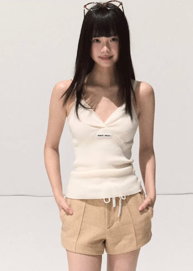 korean soft knit long sleeve top, cotton slim base top women, minimal layering knitwear, korean pure cotton inner top, seoul style slim fit knitwear, soft touch cotton long sleeve tee, minimalist base knit korea, daily layering outfit women, light knit top for autumn, korean skin-friendly cotton knit, elegant soft base top, women slim inner knitwear, breathable cotton long sleeve, cozy korean layering top, feminine minimal knit top