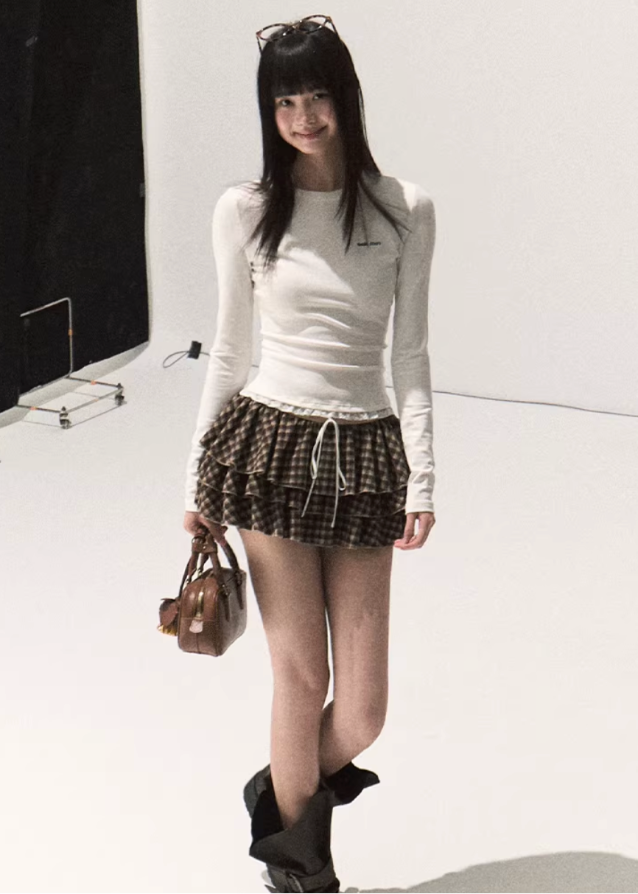 korean lace long sleeve t-shirt, slim fit knit top women, preppy korean outfit top, lace trim base tee korea, soft slim fit top women, seoul daily casual top, feminine korean lace knitwear, minimalist long sleeve top, cute lace long sleeve shirt, korean preppy street top, soft knit layering outfit, korean school style fashion, slim lace trim knit top, breathable autumn base top, aesthetic korean long sleeve tee