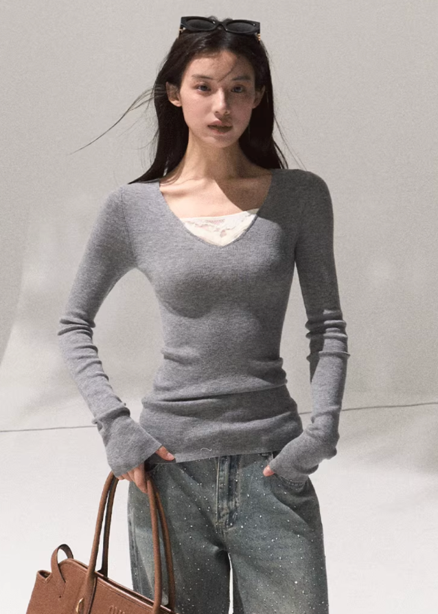 OAKMOO knit top, lace V-neck sweater, slim wool knitwear women, base layer top autumn winter, cozy knit long sleeve, Korean chic fashion, minimal soft knit top, OAKMOO AW collection, inner layer sweater, elegant fitted knit