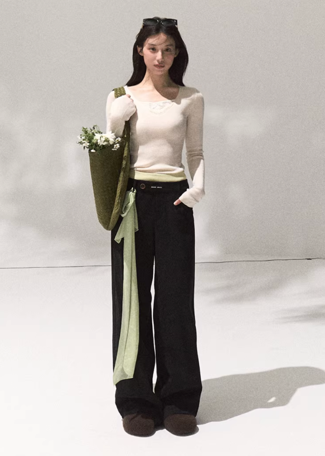 OAKMOO knit top, lace V-neck sweater, slim wool knitwear women, base layer top autumn winter, cozy knit long sleeve, Korean chic fashion, minimal soft knit top, OAKMOO AW collection, inner layer sweater, elegant fitted knit