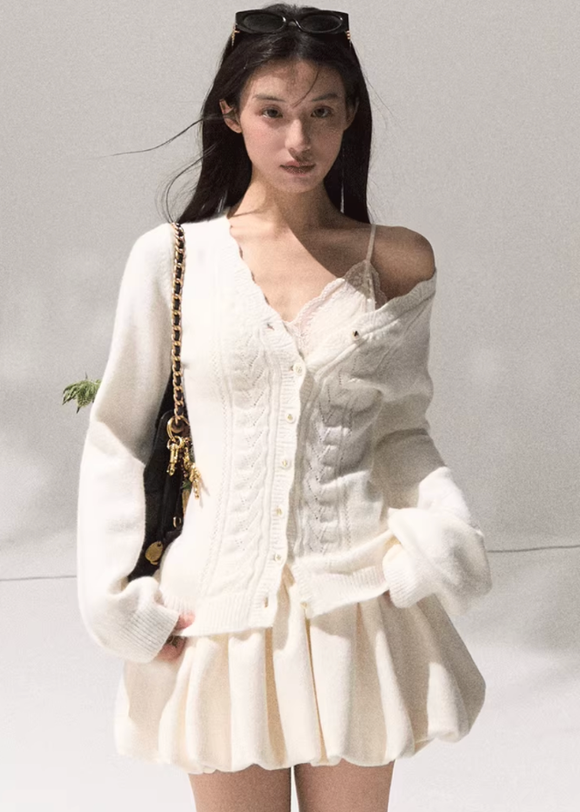 OAKMOO knit cardigan, green slim fit sweater women, V-neck cutout cardigan, autumn winter knitwear, chic crop knit top, Korean fashion cardigan, soft slim cardigan, OAKMOO AW collection, cozy feminine sweater, stylish layering knit