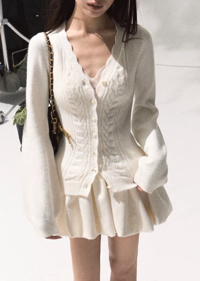 OAKMOO knit cardigan, green slim fit sweater women, V-neck cutout cardigan, autumn winter knitwear, chic crop knit top, Korean fashion cardigan, soft slim cardigan, OAKMOO AW collection, cozy feminine sweater, stylish layering knit