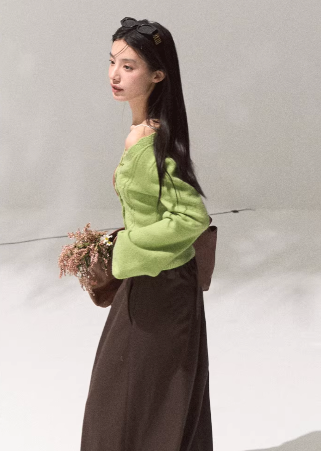 OAKMOO knit cardigan, green slim fit sweater women, V-neck cutout cardigan, autumn winter knitwear, chic crop knit top, Korean fashion cardigan, soft slim cardigan, OAKMOO AW collection, cozy feminine sweater, stylish layering knit