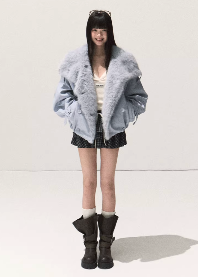 OAKMOO fur collar coat, plush cropped jacket women, heavy wool winter coat, faux fur lapel coat, autumn winter thick short jacket, Korean fashion outerwear, elegant wool jacket, OAKMOO AW collection, warm stylish coat, luxury short winter jacket