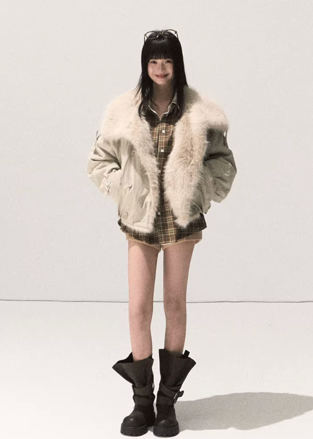 OAKMOO fur collar coat, plush cropped jacket women, heavy wool winter coat, faux fur lapel coat, autumn winter thick short jacket, Korean fashion outerwear, elegant wool jacket, OAKMOO AW collection, warm stylish coat, luxury short winter jacket