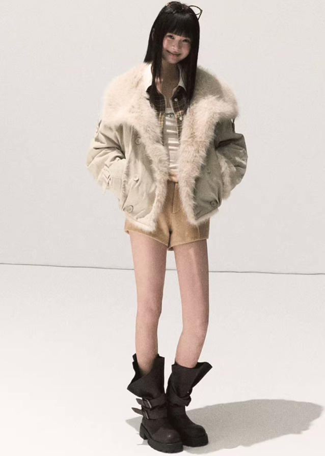 OAKMOO fur collar coat, plush cropped jacket women, heavy wool winter coat, faux fur lapel coat, autumn winter thick short jacket, Korean fashion outerwear, elegant wool jacket, OAKMOO AW collection, warm stylish coat, luxury short winter jacket