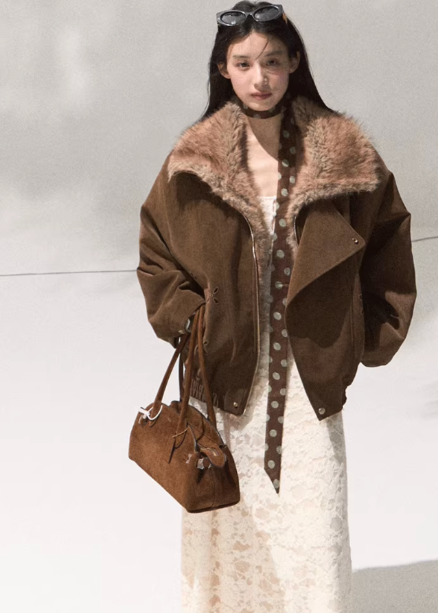 OAKMOO fur collar jacket, cropped winter coat women, warm wool short jacket, thick lapel outerwear, faux fur collar coat, autumn winter fashion 2025, Korean style cropped jacket, minimalist winter outerwear, OAKMOO AW collection, cozy short jacket women