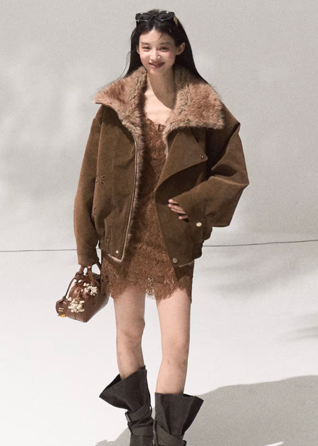 OAKMOO fur collar jacket, cropped winter coat women, warm wool short jacket, thick lapel outerwear, faux fur collar coat, autumn winter fashion 2025, Korean style cropped jacket, minimalist winter outerwear, OAKMOO AW collection, cozy short jacket women