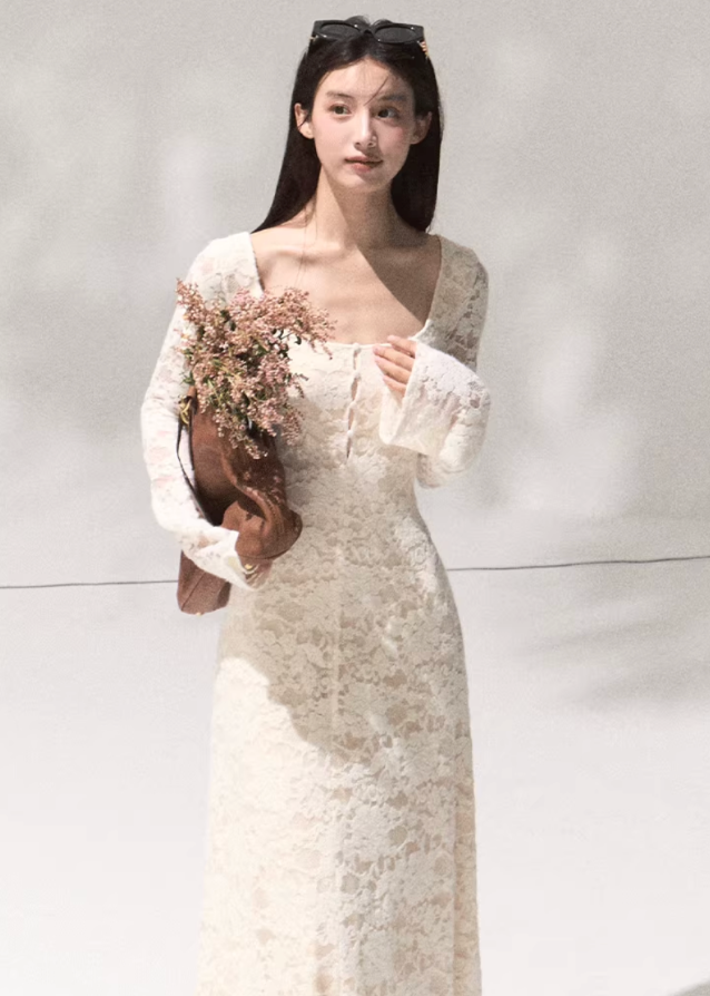 OAKMOO lace mini dress, square neck slim dress, bodycon lace dress women, long sleeve lace top dress, elegant autumn dress 2025, chic Korean lace dress, winter fitted dress women, OAKMOO AW collection, lace cocktail dress, minimalist fashion outfit