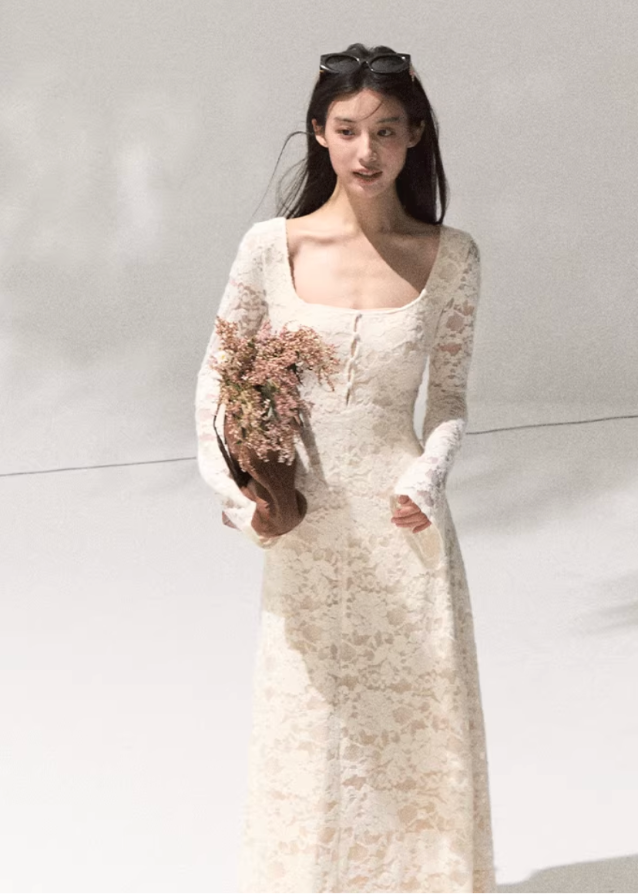 OAKMOO lace mini dress, square neck slim dress, bodycon lace dress women, long sleeve lace top dress, elegant autumn dress 2025, chic Korean lace dress, winter fitted dress women, OAKMOO AW collection, lace cocktail dress, minimalist fashion outfit