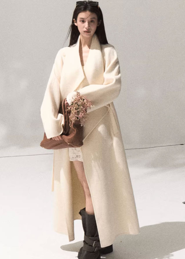 OAKMOO lace mini dress, square neck slim dress, bodycon lace dress women, long sleeve lace top dress, elegant autumn dress 2025, chic Korean lace dress, winter fitted dress women, OAKMOO AW collection, lace cocktail dress, minimalist fashion outfit