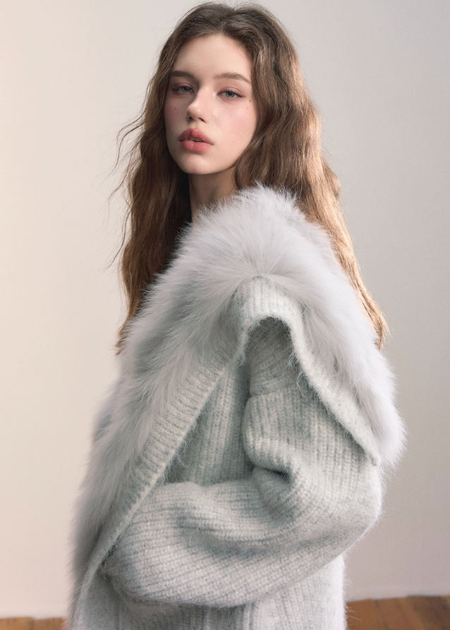 VIAPITTI fur knit coat, fox fur lapel cardigan, luxury streetwear women, autumn winter warm jacket, plush knit sweater coat, oversized lapel cardigan, edgy Korean fashion, street luxe outerwear, heavy knit fur coat, K-fashion 2025, warm winter cardigan, soft fur trim jacket, urban chic knitwear, modern street fashion