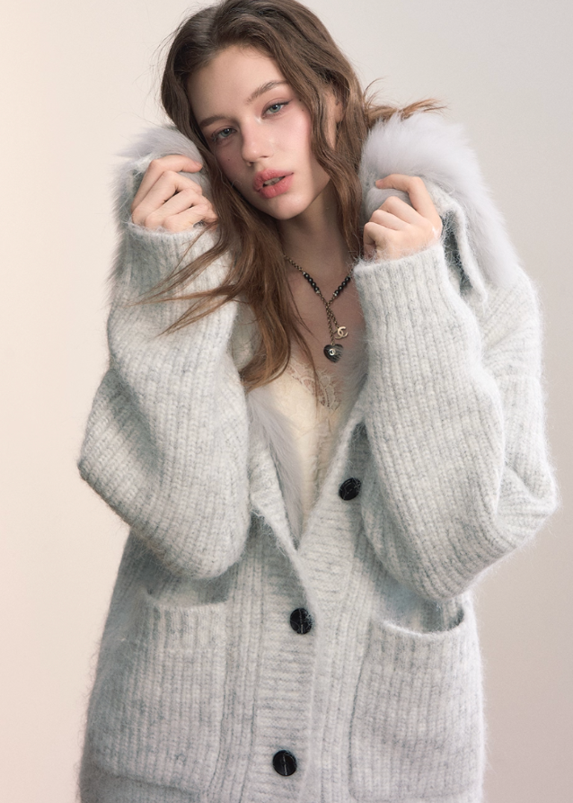 VIAPITTI fur knit coat, fox fur lapel cardigan, luxury streetwear women, autumn winter warm jacket, plush knit sweater coat, oversized lapel cardigan, edgy Korean fashion, street luxe outerwear, heavy knit fur coat, K-fashion 2025, warm winter cardigan, soft fur trim jacket, urban chic knitwear, modern street fashion