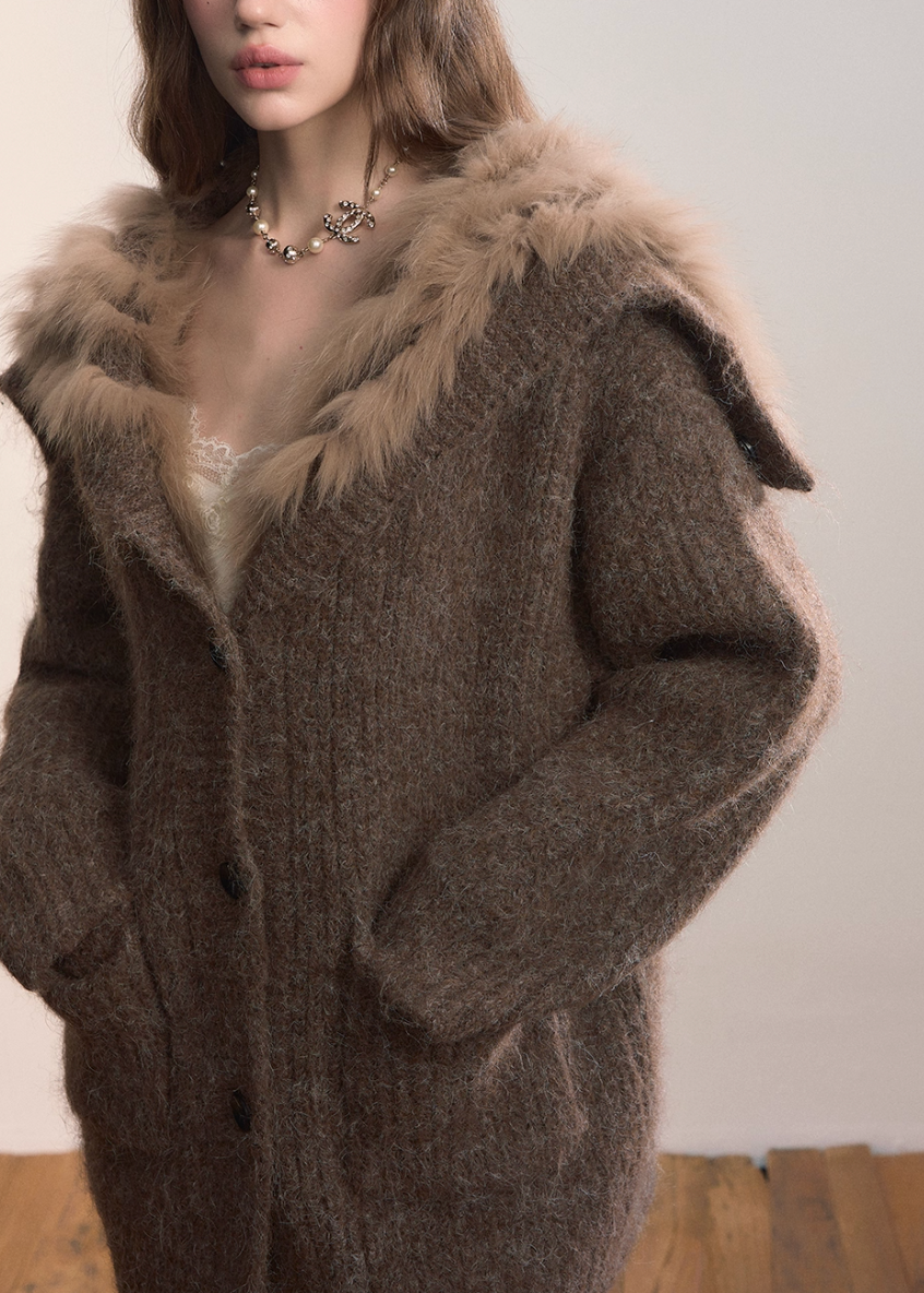 VIAPITTI fur knit coat, fox fur lapel cardigan, luxury streetwear women, autumn winter warm jacket, plush knit sweater coat, oversized lapel cardigan, edgy Korean fashion, street luxe outerwear, heavy knit fur coat, K-fashion 2025, warm winter cardigan, soft fur trim jacket, urban chic knitwear, modern street fashion