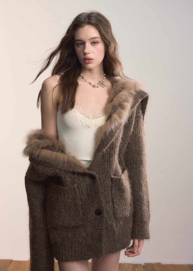VIAPITTI fur knit coat, fox fur lapel cardigan, luxury streetwear women, autumn winter warm jacket, plush knit sweater coat, oversized lapel cardigan, edgy Korean fashion, street luxe outerwear, heavy knit fur coat, K-fashion 2025, warm winter cardigan, soft fur trim jacket, urban chic knitwear, modern street fashion