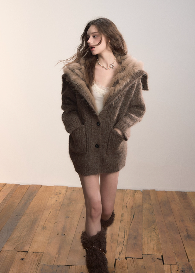 VIAPITTI fur knit coat, fox fur lapel cardigan, luxury streetwear women, autumn winter warm jacket, plush knit sweater coat, oversized lapel cardigan, edgy Korean fashion, street luxe outerwear, heavy knit fur coat, K-fashion 2025, warm winter cardigan, soft fur trim jacket, urban chic knitwear, modern street fashion