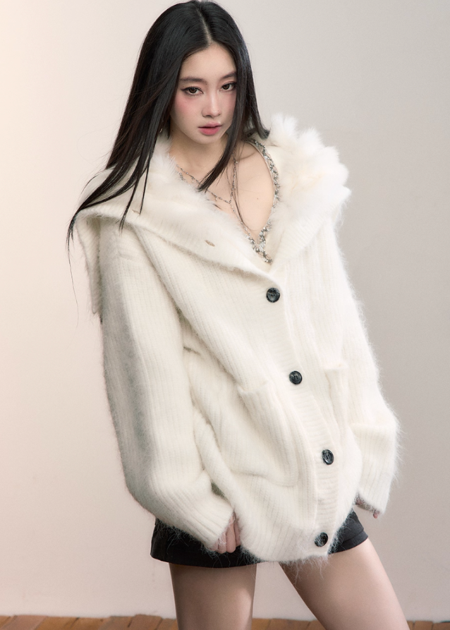 VIAPITTI fur knit coat, fox fur lapel cardigan, luxury streetwear women, autumn winter warm jacket, plush knit sweater coat, oversized lapel cardigan, edgy Korean fashion, street luxe outerwear, heavy knit fur coat, K-fashion 2025, warm winter cardigan, soft fur trim jacket, urban chic knitwear, modern street fashion