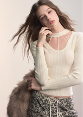 VIAPITTI choker knit top, cutout halter sweater, slim base layer top, edgy Korean fashion, autumn winter knitwear, industrial street style, minimal cutout knit, versatile slim top, K-fashion 2025, modern streetwear women, fitted knit choker top, geometric neckline sweater, urban chic knit top