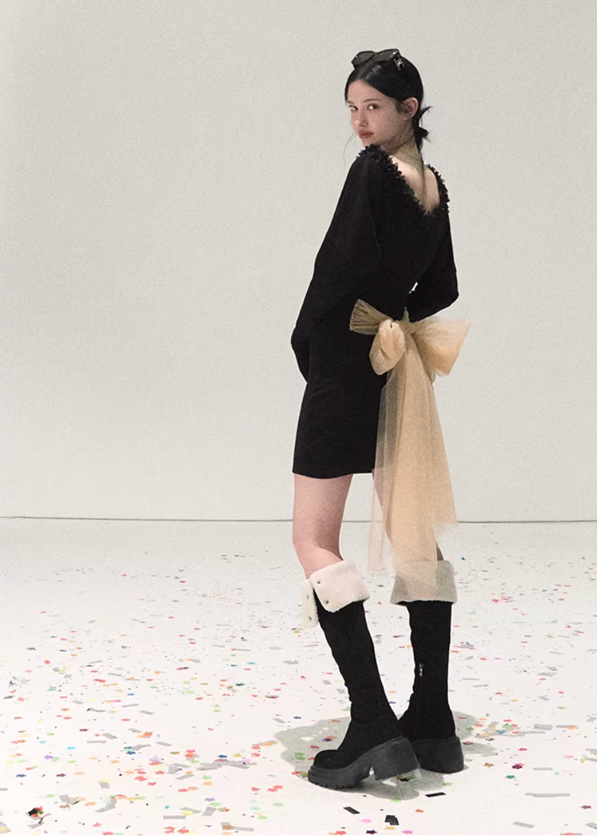 OAKMOO knit dress, Korean winter knit dress, long sleeve knit mini dress, bow back knit dress, Christmas knit dress women, feminine winter dress, slim fit knit dress, Korean stylish dress, warm winter mini dress, soft knit dress women, holiday knit dress, elegant Korean fashion, winter outfit women, cozy knit dress, chic winter dress