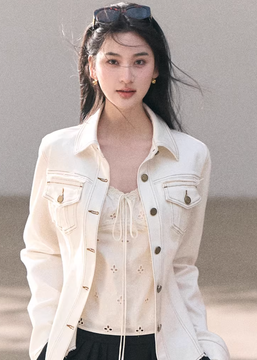 denim jacket women, short denim coat, korean fashion outerwear, spring outfits 2026, casual spring outfits, washed denim jacket, lightweight spring jacket, minimalist denim style, soft aesthetic outfit, modern feminine clothing, parisian style clothing, versatile layering jacket, chic everyday outfit, calm luxury fashion, commuter style jacket, relaxed fit denim jacket, effortless style outerwear, natural tone denim, spring wardrobe jacket, essential layering piece