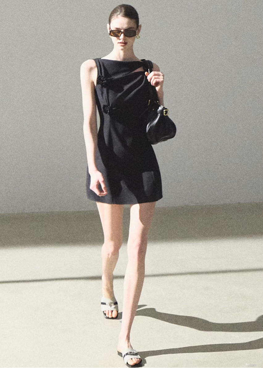 black mini dress women, off shoulder dress women, korean fashion dress, minimal outfit women, effortless outfit ideas, casual summer outfits, sleeveless mini dress, modern feminine clothing, parisian style clothing, versatile summer dress, chic everyday outfit, calm luxury fashion, breathable summer dress, elegant casual dress, refined minimal dress, clean silhouette dress, feminine outfit dress, simple elegant dress, stylish black dress, summer wardrobe dress