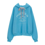 カジュアルなフード付きスウェットシャツ