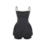 レースのディテールが施されたドレス