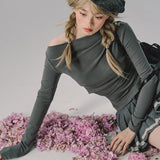 グレーのワンショルダーニットツーピースセット