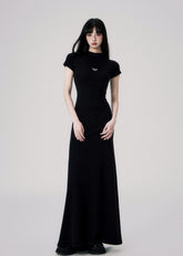 エレガントなミッドネック半袖ドレス