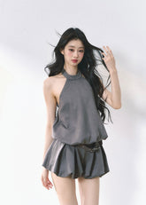 ウエストを絞ってスリムに見せる花柄のドレス