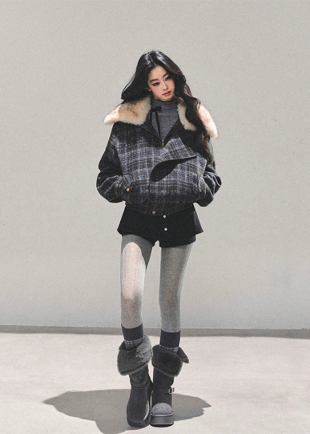 plaid fur collar jacket women, hepburn style winter coat, vintage plaid thick jacket, winter loose plaid top, korean fur collar coat, fw25 plaid outerwear, elegant winter jacket women, thick warm plaid coat, retro style winter jacket