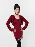 ワインレッドのドレス、ニットのショートカーディガン