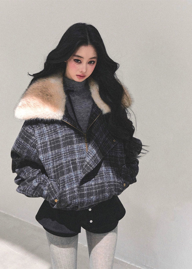 plaid fur collar jacket women, hepburn style winter coat, vintage plaid thick jacket, winter loose plaid top, korean fur collar coat, fw25 plaid outerwear, elegant winter jacket women, thick warm plaid coat, retro style winter jacket