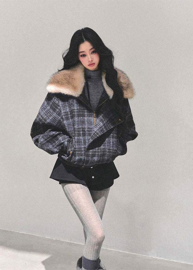 plaid fur collar jacket women, hepburn style winter coat, vintage plaid thick jacket, winter loose plaid top, korean fur collar coat, fw25 plaid outerwear, elegant winter jacket women, thick warm plaid coat, retro style winter jacket