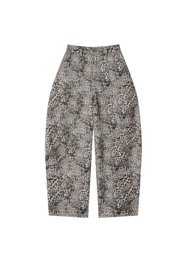 VIAPITTI leopard jeans, wide leg denim pants, edgy Korean fashion, streetwear women’s jeans, loose casual trousers, fall winter street style, muted leopard print pants, oversized denim outfit, K-fashion 2025, urban grunge fashion, versatile wide jeans, street chic trousers, modern edgy womenswear