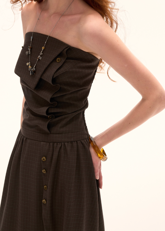 retro bandeau dress, layered long dress women, slim fit fall dress 2025, high end layered skirt outfit, elegant bandeau long dress, korean street luxe dress, autumn slimming maxi dress women, vintage inspired layered gown, nowa tokyo luxury feminine style
