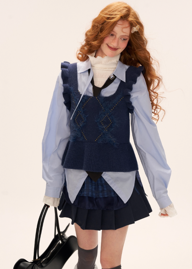 lace knit vest jacket women, high end knitwear fall 2025, lace trim sweater coat, cozy feminine knit layer, korean gentle street fashion, lazy fit knit jacket women, autumn winter lace vest sweater, romantic knit cardigan jacket, nowa tokyo elegant street style
