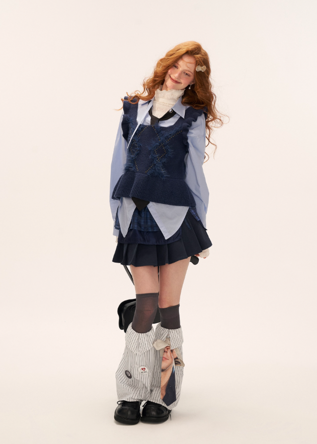 lace knit vest jacket women, high end knitwear fall 2025, lace trim sweater coat, cozy feminine knit layer, korean gentle street fashion, lazy fit knit jacket women, autumn winter lace vest sweater, romantic knit cardigan jacket, nowa tokyo elegant street style
