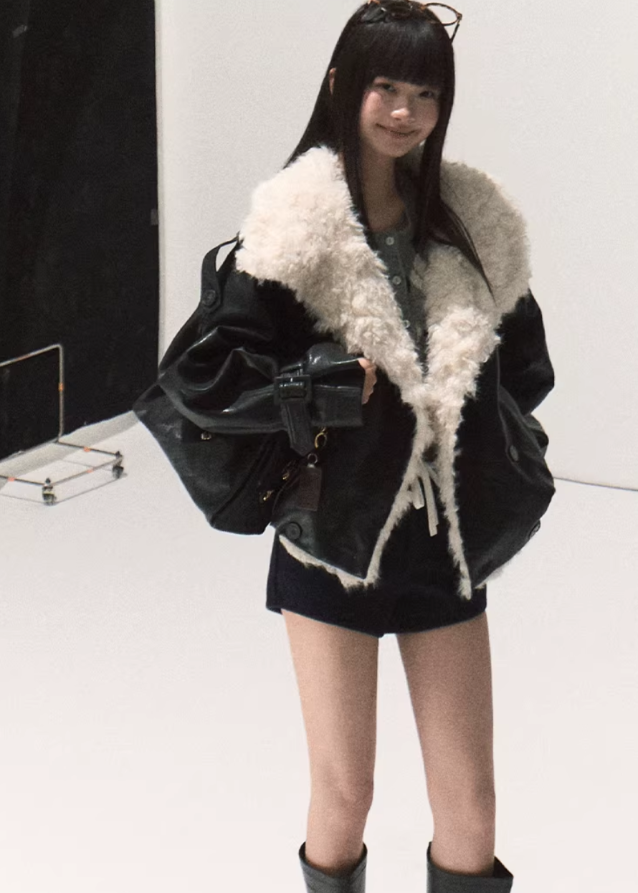 lamb wool leather jacket women, oversized shearling short coat, winter thick lapel jacket, faux shearling leather outerwear women, streetcore winter jacket 2025, osmanthus lamb wool coat, black short leather jacket women, korean winter fashion jacket, nowa tokyo winter outerwear
