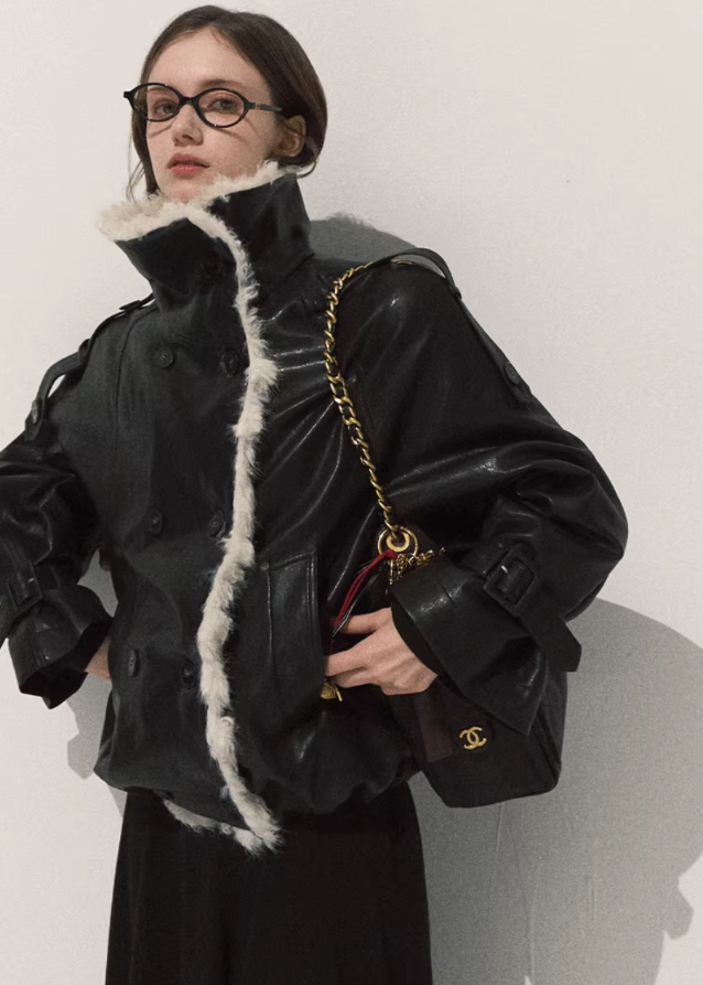lamb wool leather jacket women, oversized shearling short coat, winter thick lapel jacket, faux shearling leather outerwear women, streetcore winter jacket 2025, osmanthus lamb wool coat, black short leather jacket women, korean winter fashion jacket, nowa tokyo winter outerwear
