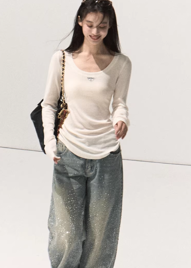 rhinestone denim jeans women, glitter star jeans, sparkling straight leg jeans, fall winter 2025 jeans women, washed rhinestone pants, korean street style denim, embellished star jeans, casual wide leg rhinestone jeans, nowa tokyo fashion jeans, celestial denim pants
