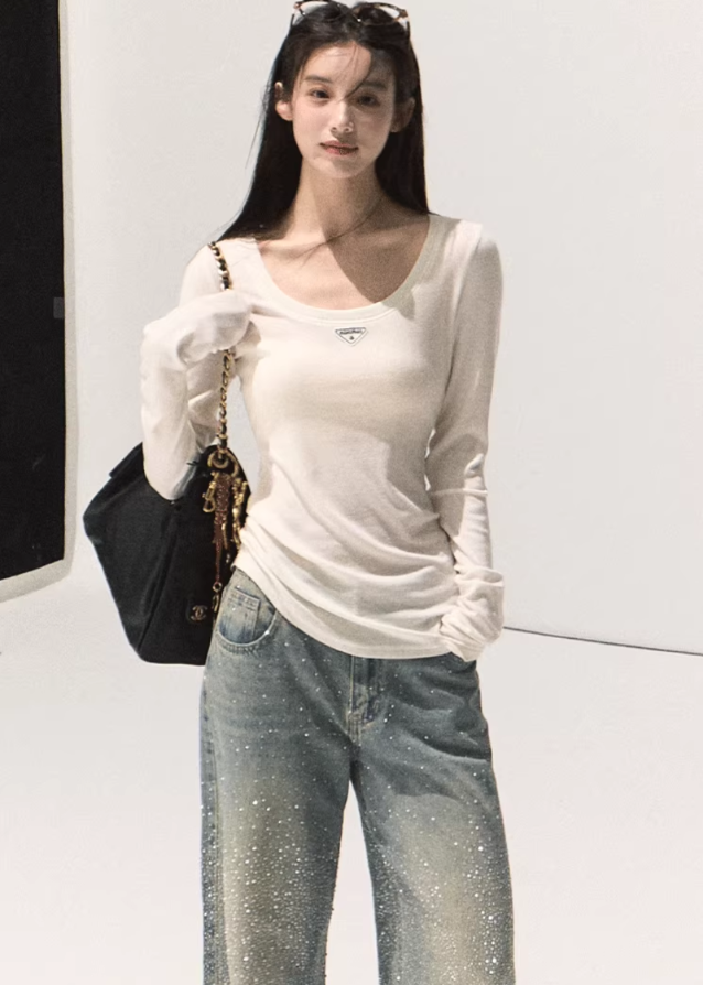 rhinestone denim jeans women, glitter star jeans, sparkling straight leg jeans, fall winter 2025 jeans women, washed rhinestone pants, korean street style denim, embellished star jeans, casual wide leg rhinestone jeans, nowa tokyo fashion jeans, celestial denim pants
