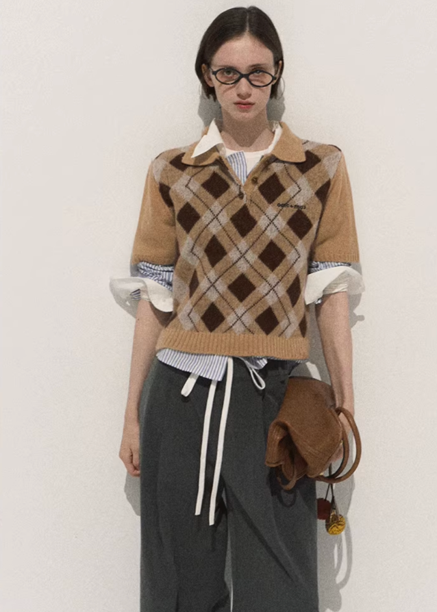 korean argyle knit cardigan, vintage polo sweater women, contrast pattern knitwear, korean retro casual cardigan, lazy wind fall sweater, soft argyle polo knit, korean preppy check sweater, seoul vintage knit top, elegant autumn knit cardigan, wool blend retro top, korean daily layering cardigan, argyle check knitwear women, cozy soft polo sweater, vintage korean fashion outfit, preppy chic argyle cardigan