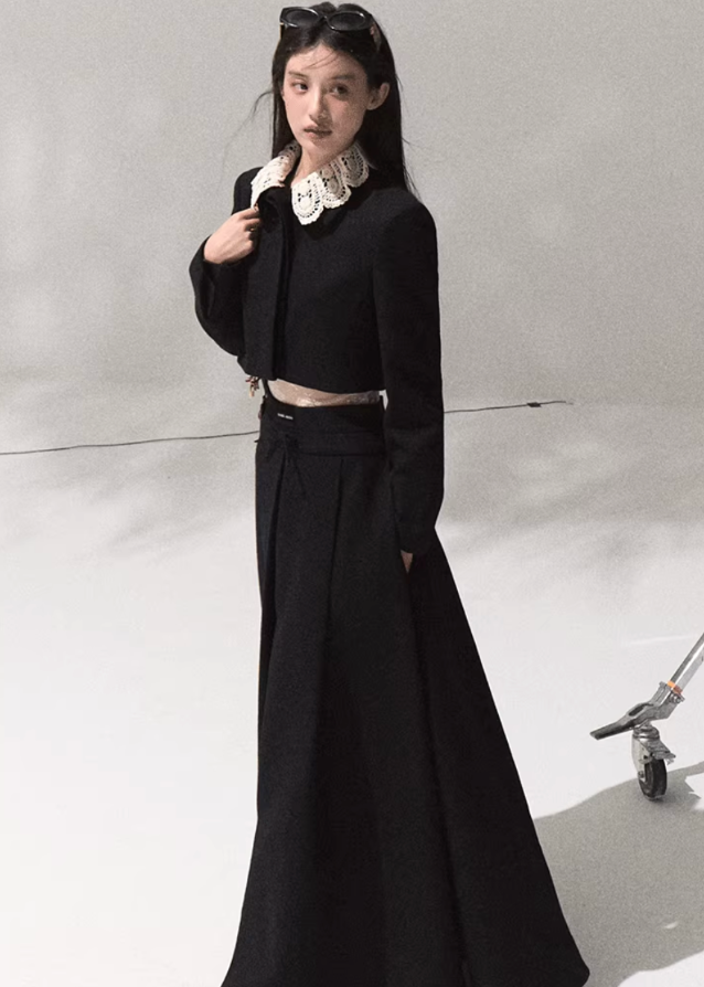 OAKMOO tweed two piece set, crochet collar suit women, wool handmade set outfit, vintage long skirt set, elegant autumn winter suit, chic Korean fashion outfit, tweed crop top set, OAKMOO AW collection, classic black skirt suit, minimalist luxury fashion