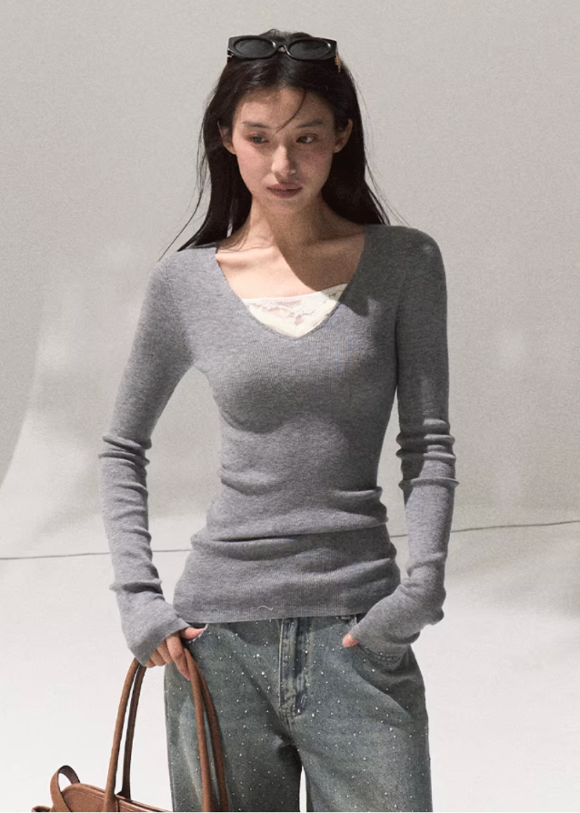 OAKMOO knit top, lace V-neck sweater, slim wool knitwear women, base layer top autumn winter, cozy knit long sleeve, Korean chic fashion, minimal soft knit top, OAKMOO AW collection, inner layer sweater, elegant fitted knit
