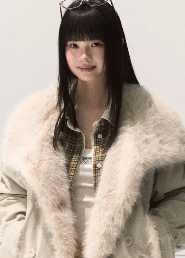 OAKMOO fur collar coat, plush cropped jacket women, heavy wool winter coat, faux fur lapel coat, autumn winter thick short jacket, Korean fashion outerwear, elegant wool jacket, OAKMOO AW collection, warm stylish coat, luxury short winter jacket