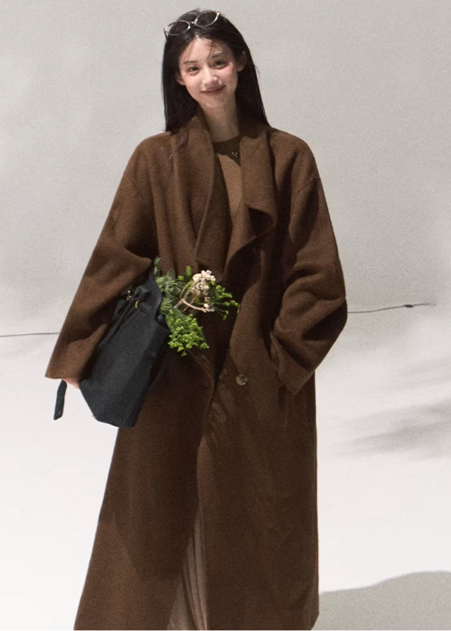 OAKMOO wool coat, long swing collar coat, full wool overcoat women, luxury winter jacket, belted wool wrap coat, minimalist draped coat, Korean fashion outerwear, OAKMOO AW collection, high-end wool trench, elegant long coat