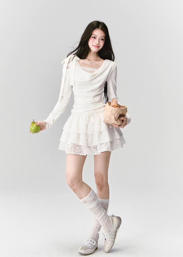 Soft as a dream, elegant as silence — the Cream Reverie Lace Top captures Fragileheart’s signature “pastel meets noir” allure. The cowl neckline and lace underlayer reveal a graceful décolleté, while the sculpted waist flatters the silhouette with effortless poise. Perfect for autumn and winter ensembles that balance luxury and intimacy.